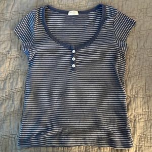 brandy melville short sleeve SIZE: OS